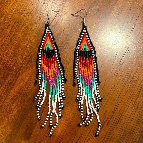 Jewelry - Gorgeous dangle seed bead earrings